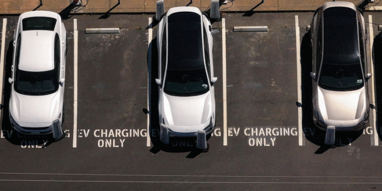 Trump Signs Resolutions Blocking California’s Electric Vehicle Mandates