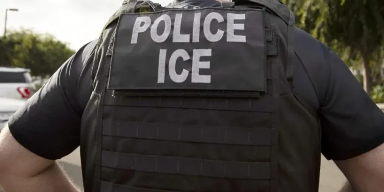 Tennessee Bill Seeks to Remove Public Officials Who ‘Disrupt’ ICE Efforts