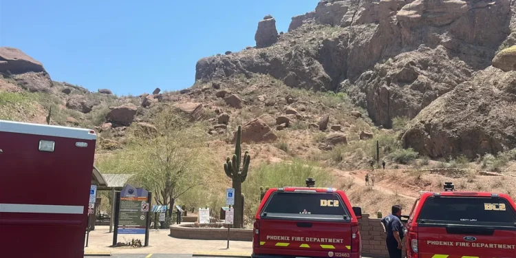 1 critically injured after multiple hikers rescued from Camelback Mountain