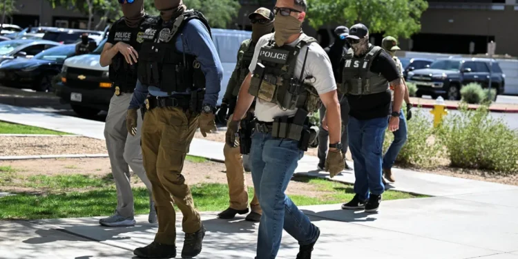 ‘Only Bad Guys Wear a Mask’: Ex-Border Agent Criticizes ICE Officers for Hiding Faces